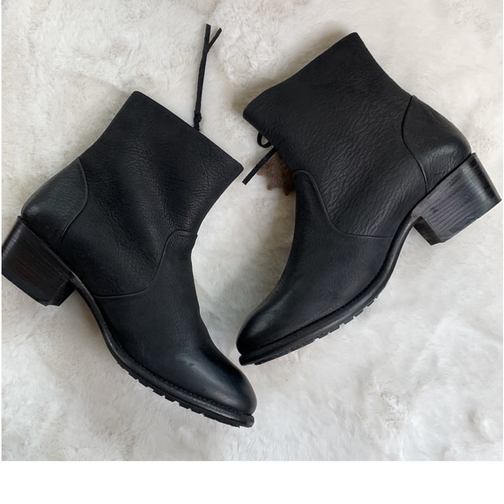 NWT Blackstone Sheepskin Booties